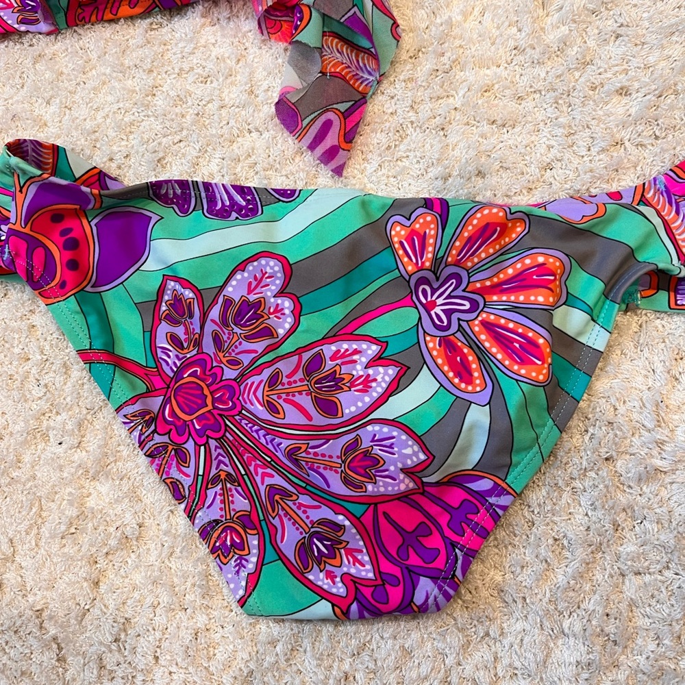 Beautiful Printed bikini - Picture 3 of 9
